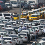 Taxistas convocan a protestas contra Uber y DiDi en el AICM