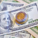 Peso mexicano opera estable frente al dólar tras tocar uno de sus peores niveles del año