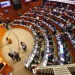 Senado aprueba la «ley antimemes» entre confrontación de Morena y sus aliados con la oposición